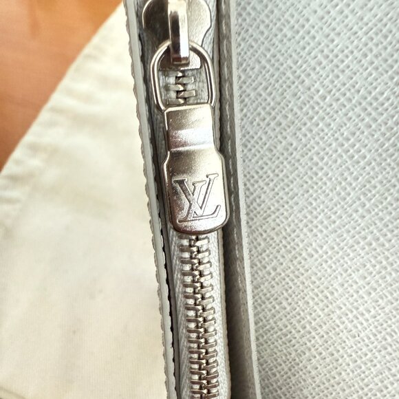 $1567 Authentic LOUIS VUITTON Made in FRANCE TA3220 White Leather Long Wallet - Picture 6 of 12